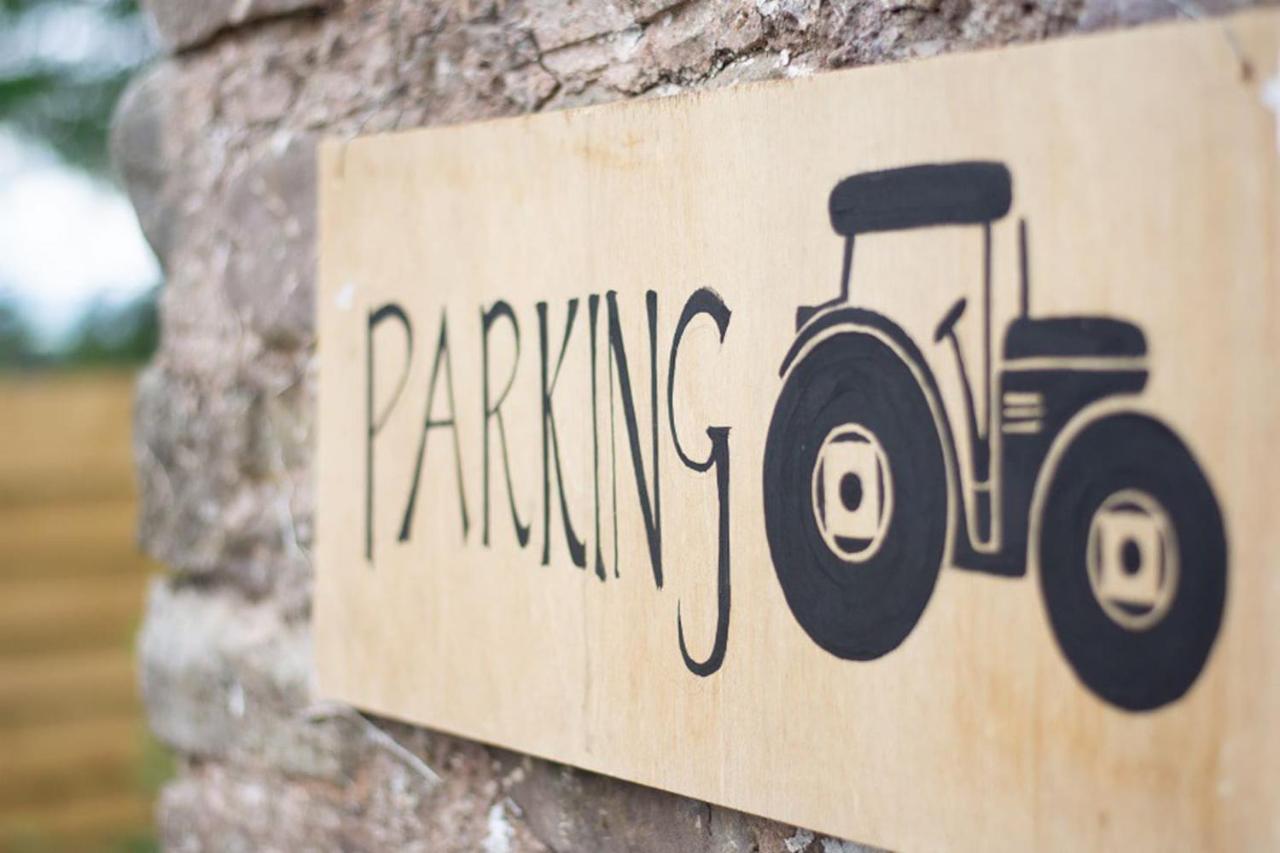 우스크 The Tractor Shed 아파트 외부 사진